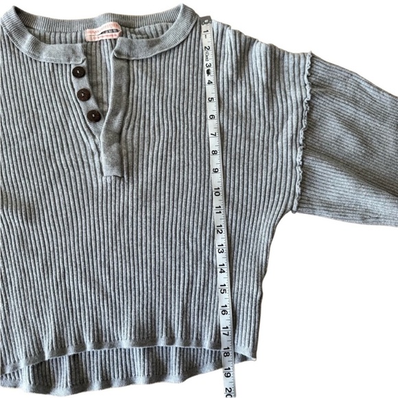 Urban Outfitters Small Henley Grey Sweater Crop Wide Sleeve Ribbed Pullover - Picture 7 of 9